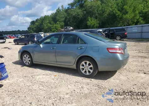 2011 Toyota Camry Base z USA, uszkodzony, nr VIN 4T1BF3EK3BU625826